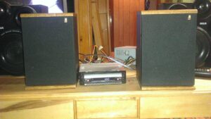 Jak podłączyć radio samochodowe w domu?