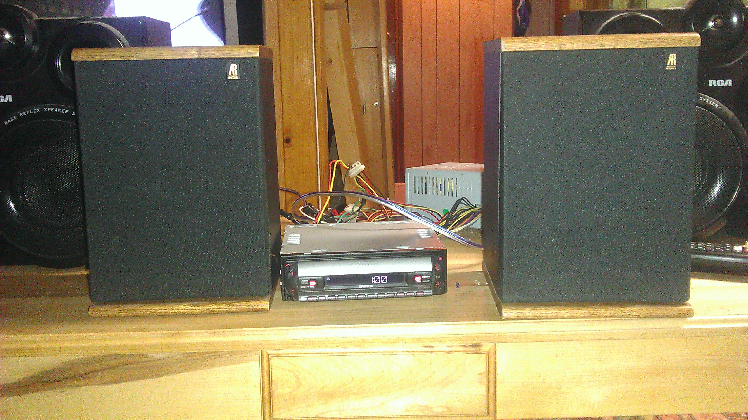 Jak podłączyć radio samochodowe w domu