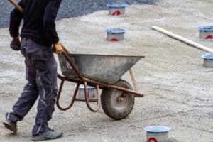 Suchy beton – charakterystyka, zastosowanie i porady praktyczne