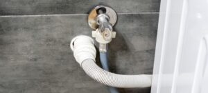 Jaka wysokość odpływu pralki?