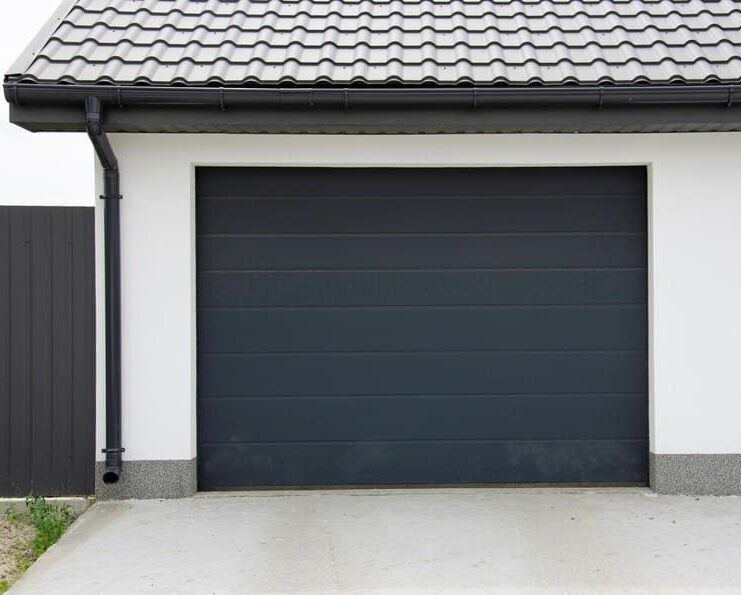 naprawa okleiny na bramie garażowej