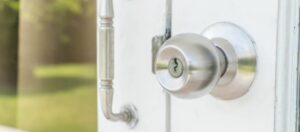 Jak otworzyć drzwi bez klucza?