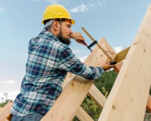 Jak dobrać odpowiedni rozstaw łat i kontrłat dachowych?