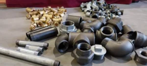 Jak połączyć rurę stalową z plastikową?