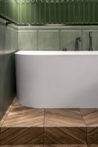 Silikon czy akryl? Uszczelnienia wokół wanny, zlewu i ościeżnic